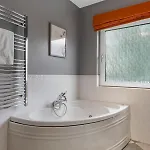 Beautiful Detached Hot Tub Sauna - Pass The Keys