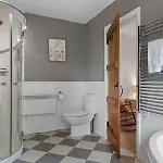 Beautiful Detached Hot Tub Sauna - Pass The Keys * Lakeside
