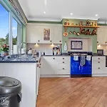 Beautiful Detached Hot Tub Sauna - Pass The Keys
