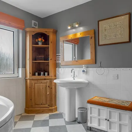 Beautiful Detached Hot Tub Sauna - Pass The Keys Semesterbostad *