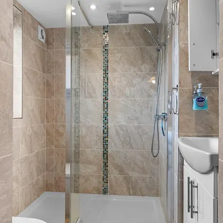 Beautiful Detached Hot Tub Sauna - Pass The Keys *