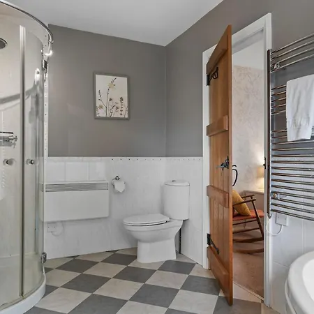 Beautiful Detached Hot Tub Sauna - Pass The Keys * Lakeside