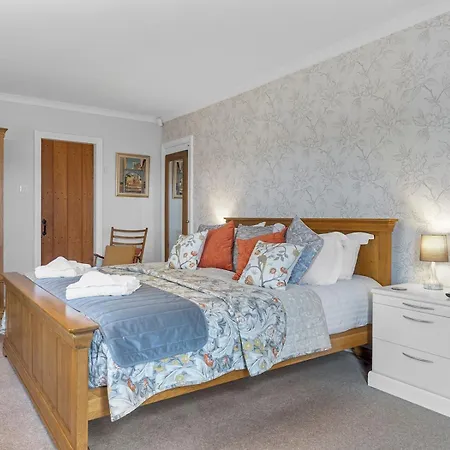 Beautiful Detached Hot Tub Sauna - Pass The Keys *