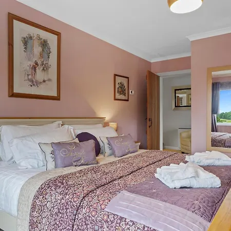 Beautiful Detached Hot Tub Sauna - Pass The Keys