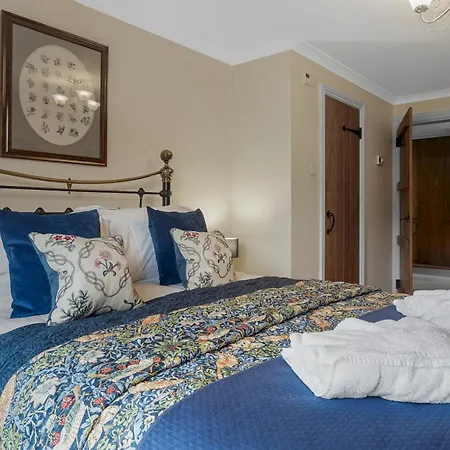 Beautiful Detached Hot Tub Sauna - Pass The Keys Lakeside