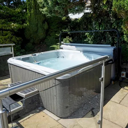 Beautiful Detached Hot Tub Sauna - Pass The Keys Semesterbostad Lakeside