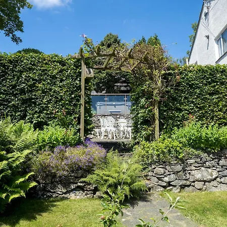 Semesterbostad Beautiful Detached Hot Tub Sauna - Pass The Keys *