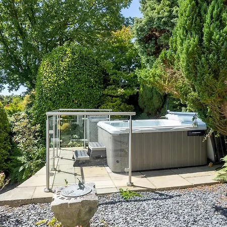 Beautiful Detached Hot Tub Sauna - Pass The Keys