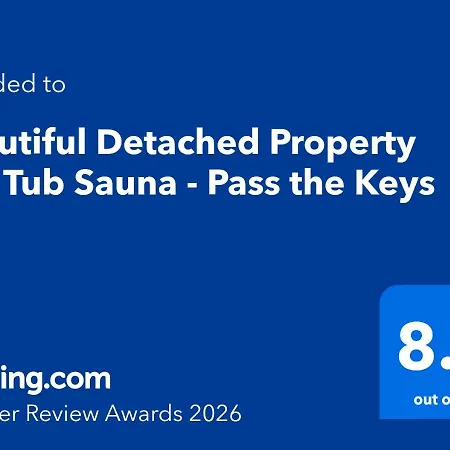 Beautiful Detached Hot Tub Sauna - Pass The Keys